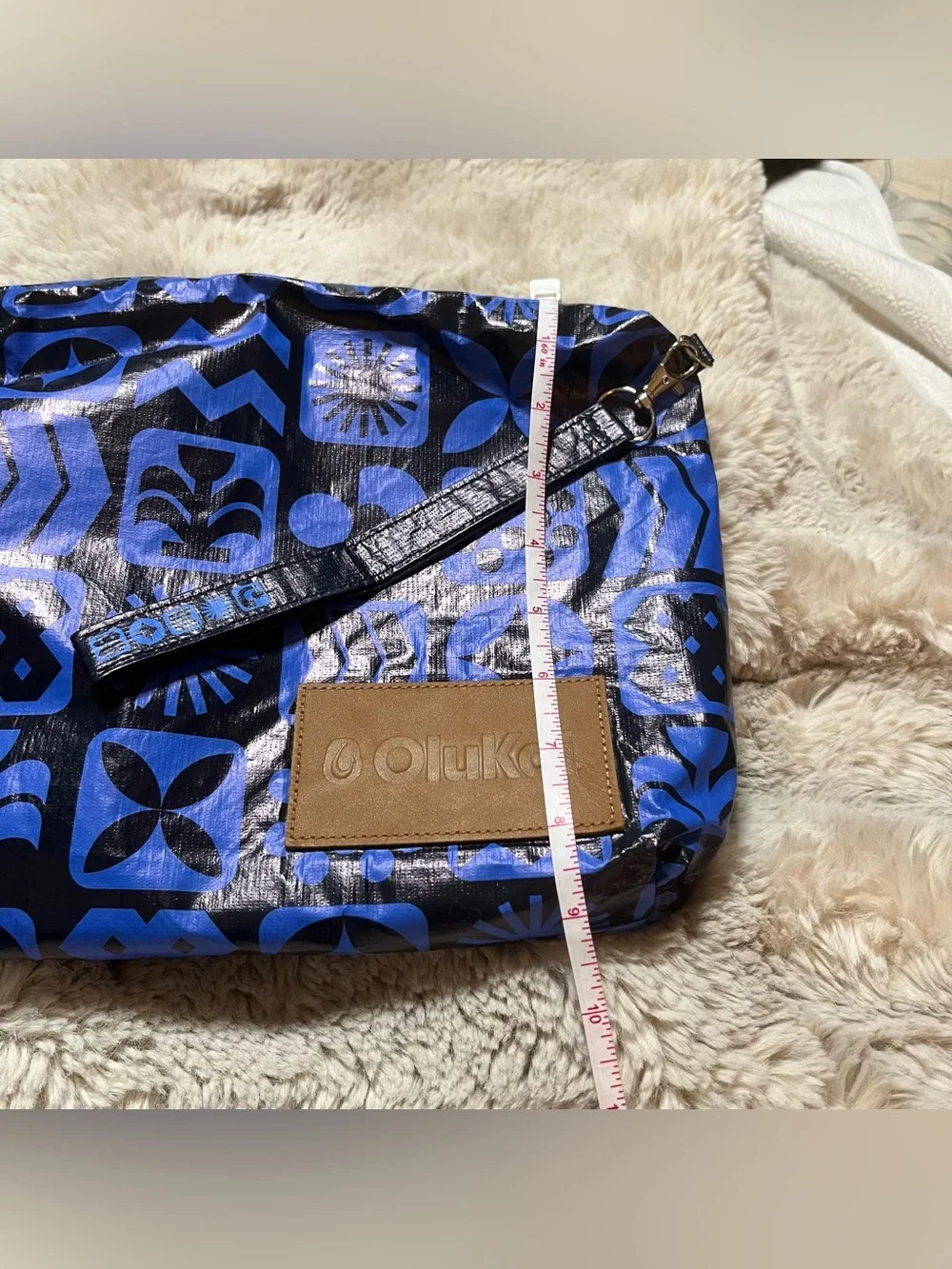 OluKai Blue & Black Geometric Cosmetic Pouch 02-12